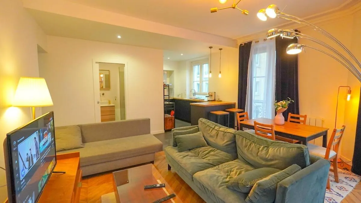 6 Chic Spacious Flat Moulin Rouge 파리 아파트