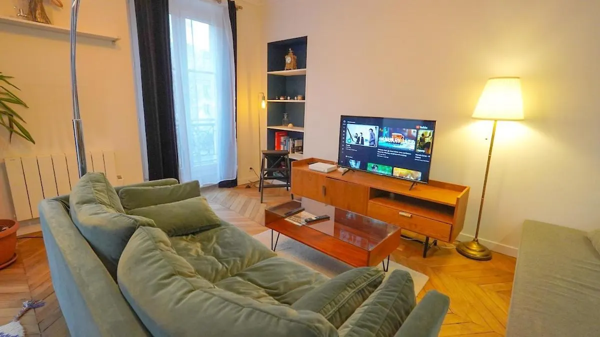 6 Chic Spacious Flat Moulin Rouge Париж