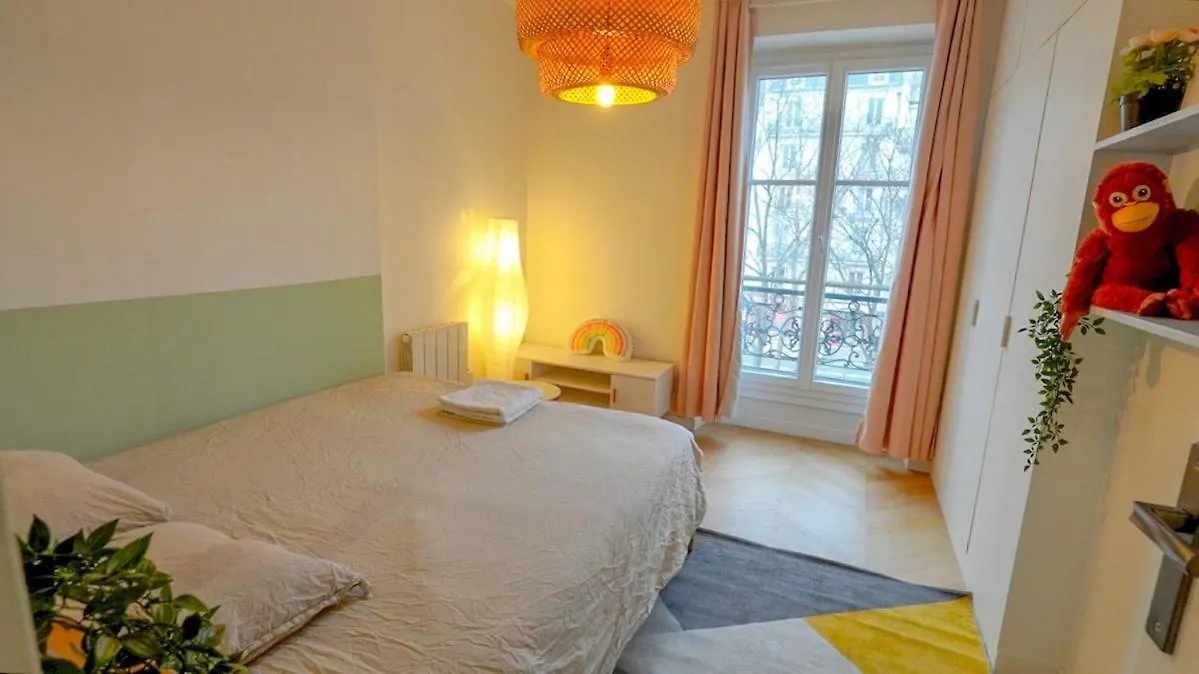 6 Chic Spacious Flat Moulin Rouge Париж